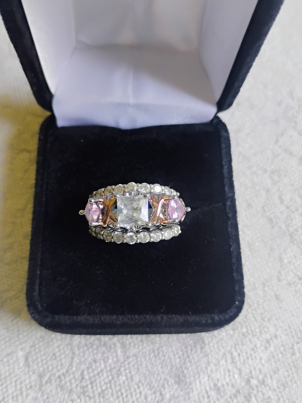 925 Silver 3 Band Ring with Clear Center and Pink Cubic Zercouim Size 6